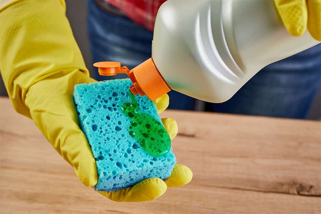 مایع ظرفشویی سافتلن بدون آسیب به پوست دست